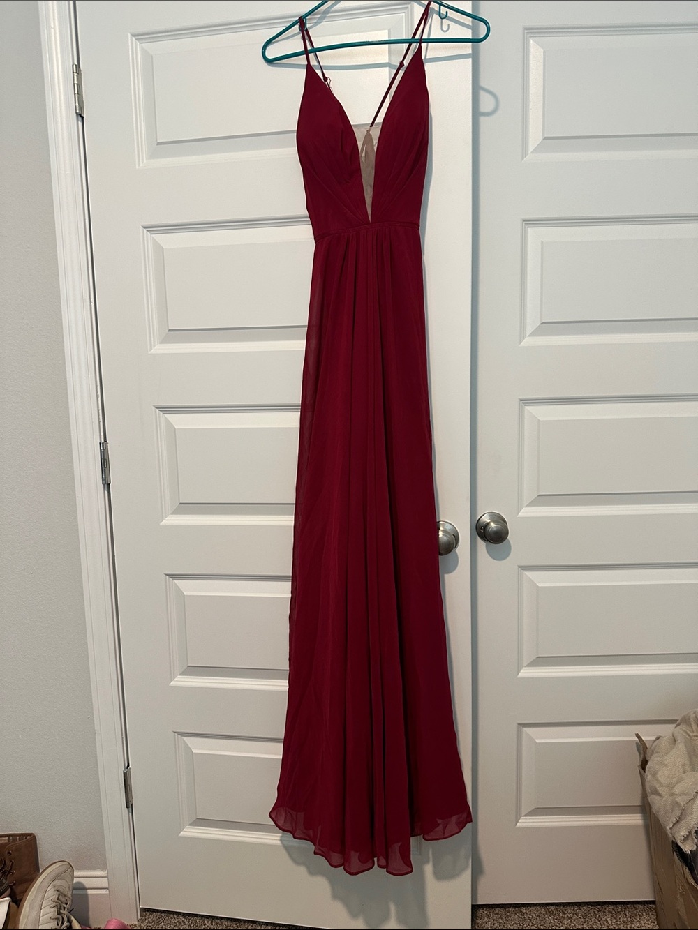 Elegant Burgundy Spaghetti-Strap Evening Gown